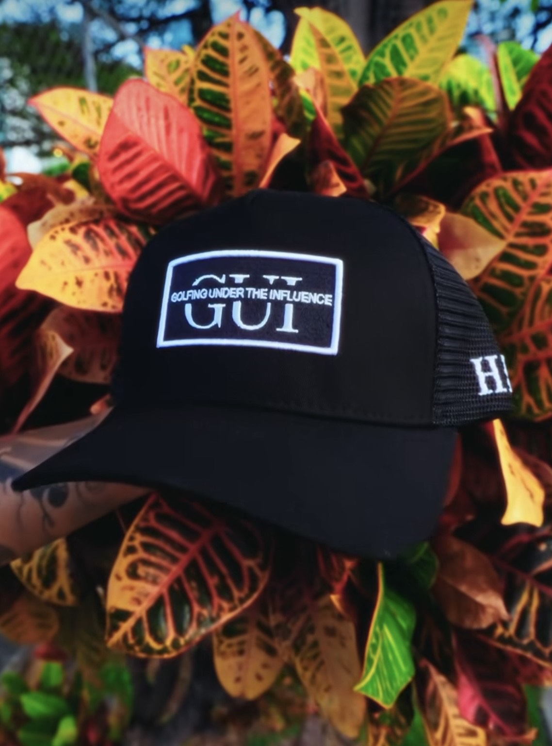ALL BLACK GUI TRUCKER HAT