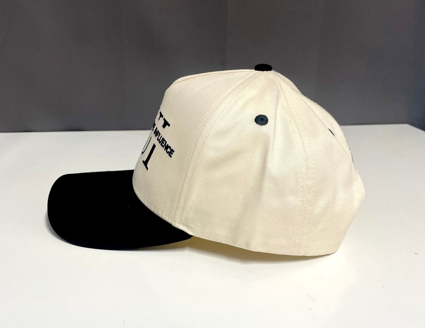 GUI Creme & Black Snapback